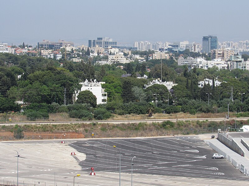 File:View from Tel Aviv University. May 26, 2015 (18).jpg