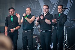 Viikate Rakuunarockissa Lappeenrannassa heinäkuussa 2013. Vasemmalta oikealle Arvo, Simeoni, Kaarle ja Ervo.