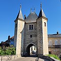 Français : Portes de Sens et de Joigny, Villeneuve-sur-Yonne, Yonne, Bourgogne, France