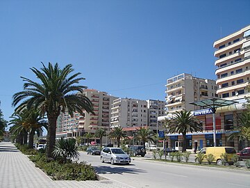 Calle en Vlorë