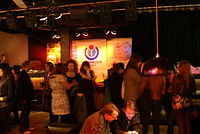 Vänster: Wikipedias 10-årsfirande i Stockholm den 15 januari 2011. Höger: 10-årsfirandet i Stockholm den 13 januari 2011.