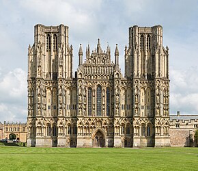 Поглед на западну страну англиканске катедрале у Велсу, Самерсет. Катедрала је изграђена у периоду 1175—1490, како би заменила ранију цркву која је на том месту постојала од 705. године. Посвећена је Светом Андрији и прилично је већа од просечне енглеске катедрале. Изграђена је у готичком архитектонском стилу и данас је под заштитом државе (пуна величина: 5.867 × 5.050 *)