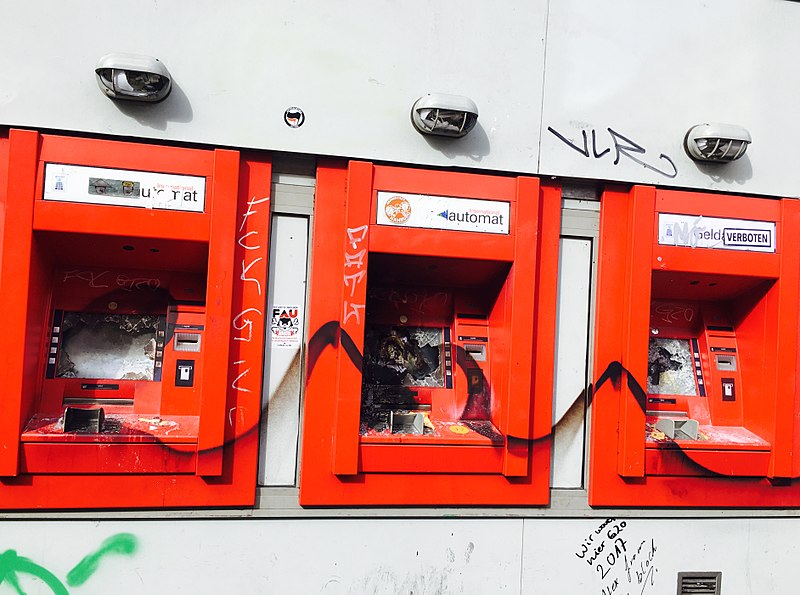 File:Zerstörte Geldautomaten HASPA Schulterblatt Hamburg 2017-07-08.jpg