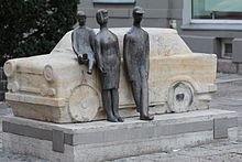 Trabant-Denkmal von Bertold Dietz am früheren Standort am Georgenplatz in Zwickau (jetzt am August Horch Museum)