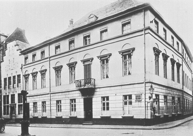 Die I. D. Herstatt KGaA - Die Bank die Nachkriegsgeschichte schrieb K%C3%B6ln_-_Herstatt-Bank_Hohe_Pforte_25-27_Ecke_Sternengasse_1782-1888%2C_1929_abgerissen%2C_um_1900_RBA