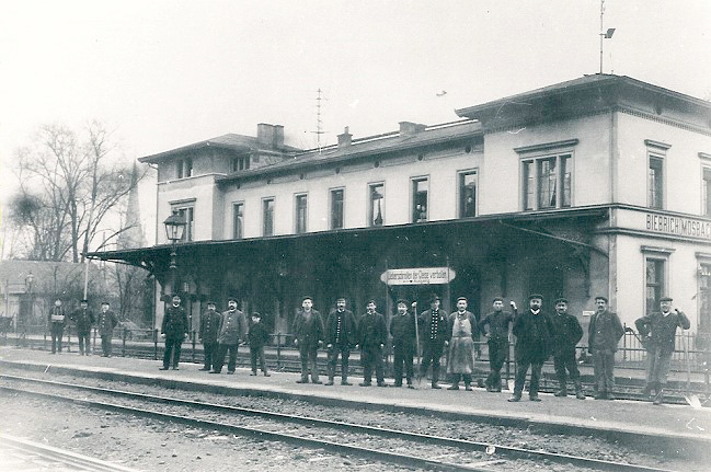 Datei:Bahnhof Biebrich-Mosbach (Wiesbaden-Süd) 01.jpg