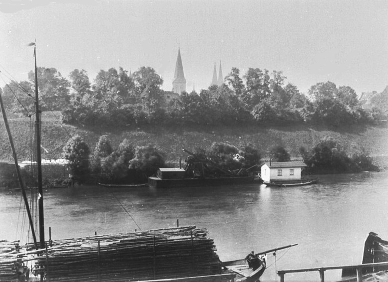 Datei:Köln - Ebertplatz Sicherheitshafen TH-Ring, Hintergrund St. Kunibert, 1840, RBA.jpg