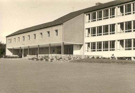 Datei:Kaiserin-Friedrich-Gymnasium-Neubau Auf der Steinkaut.jpg