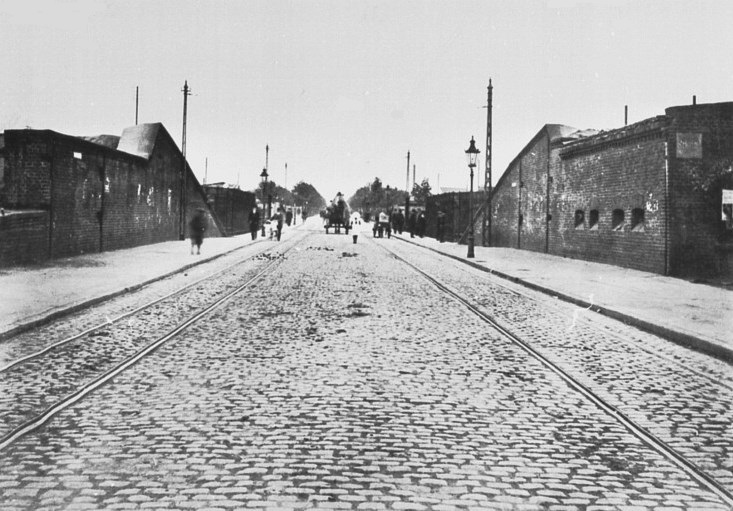 Datei:Köln - Luxemburger Straße Reste der preußischen Stadtbefestigung am Luxemburger Tor, 25. April 1913, RBA.jpg