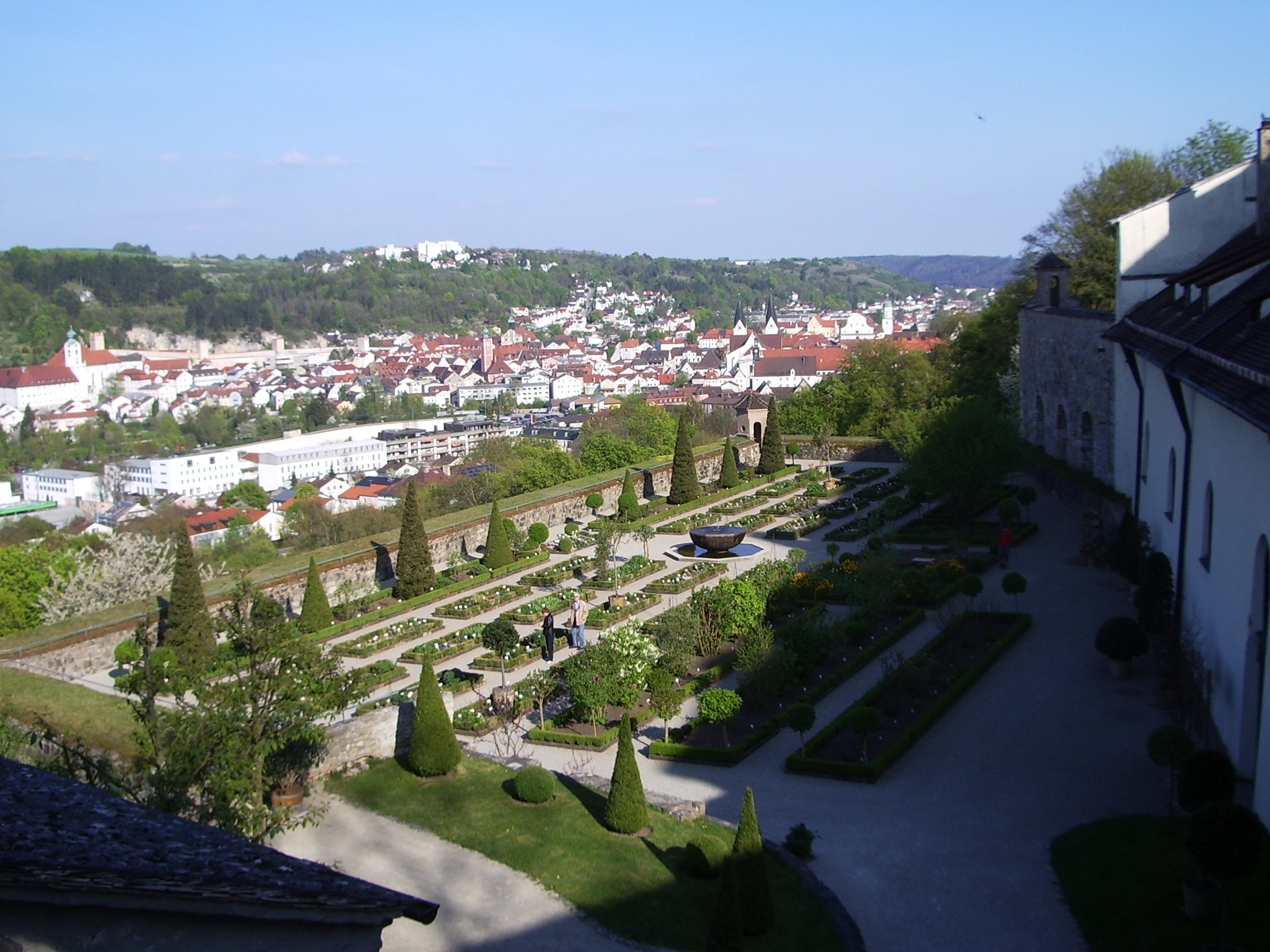 Datei Stadt Eichstatt Mit Hortusgarten Der Willibaldsburg Jpg