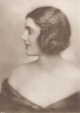 Datei:Margarete Schlegel um 1925 by Nicola Perscheid.jpg