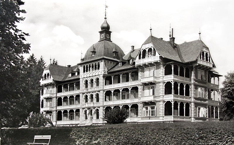 Datei:Woerthersee Architektur Parkhotel-Poertschach 1890 Wahliss.jpg