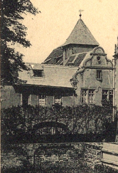 Datei:Curti-schloss teilansicht aus-AK-vor-1912.PNG