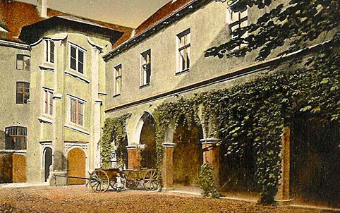 Datei:SchlosshofCalbe.jpg