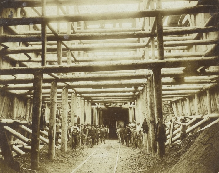 Datei:Wiener Stadtbahn - Bau der Gürtellinie bei der Burggasse um 1893.jpg