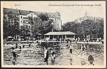 Planschwiese Gaudy-/Sonnenburger Straße 1925.jpg
