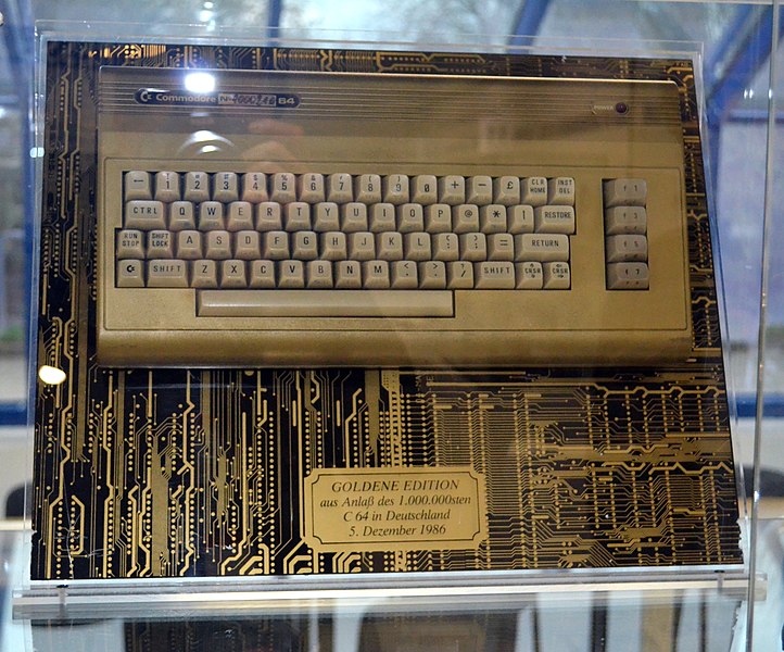 Datei:Braunschweig Commodore C64-Goldene Edition 1986 2017 (Brunswyk).JPG