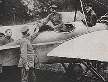 Caspar nach der Rückkehr von seinem ersten Bombenflug Richtung England (1914)