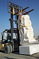 Skulptur "Breeze", Material Oman Marmor, Maße H 300 cm, B 100 cm