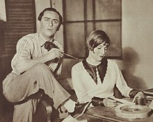 Curt Bois und Elisabeth Lennartz in einer Aufführung von Julius Berstls Scribbeys Suppen sind die besten im Komödienhaus (Berlin), September 1929.( Fotoagentur Zander & Labisch, Berlin.)