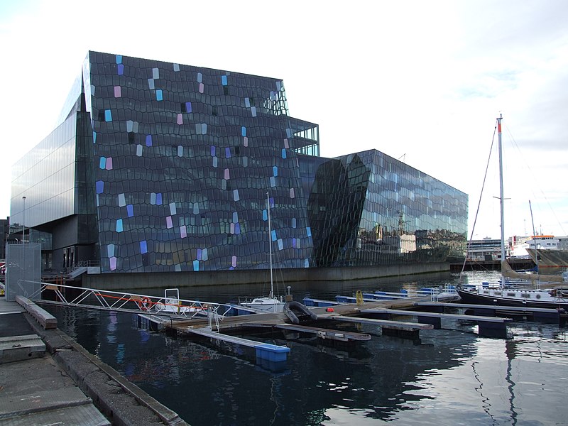 Datei:Harpa - 12, view from seaside.jpg