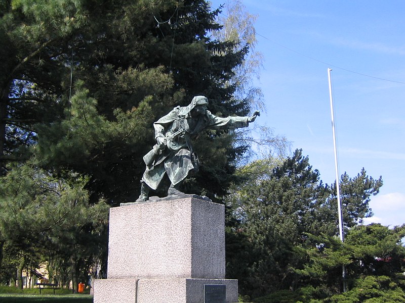 Datei:Sokolov-Denkmal-der Soldaten.JPG