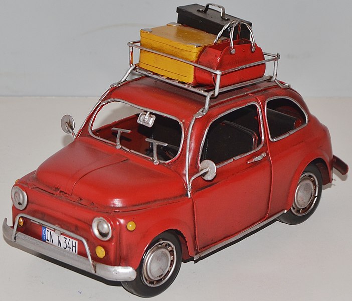 Datei:Blechmodell Fiat 500 mit Gepäck www.blechmodelle.com .jpg