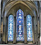 Salisbury Cathedral, Dril­lings­fenter mit Über­fang­bogen, 13. Jh., seit­liche gedrückt, mittlerer überhöht