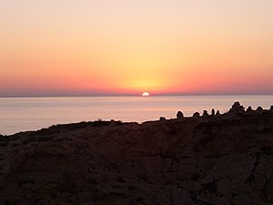 Der Sonnenuntergang auf Ibiza von der Cala Vadella aus gesehen