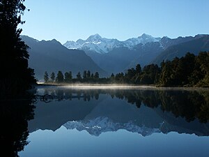 Lake Matheson NZ 2005.jpg