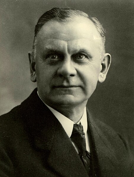 Datei:Heinrich Lorenz Poltiker etwa um 1923.jpg