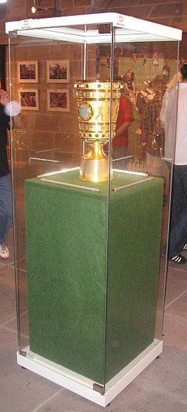 Datei:DFB-Pokal 2007 Nürnberg Schaukasten.jpg