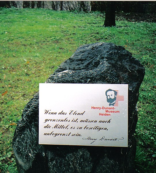 Datei:Stein im Park in Heiden.jpg