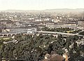 Aufnahme vom Riesenrad, in Bildmitte das Wagner`sche Aufnahmsgebäude sowie ein Zug aus zehn Stadtbahnwagen und zwei Lokomotiven der Reihe 30