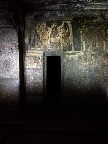 Datei:Ajanta, Höhle 2, bemalte Seitenwand.jpg
