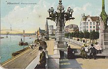 Erste Rheinuferpromenade nach der Rheinufervorschiebung (1898–1902), im Hintergrund die 1898 eröffnete Oberkasseler Brücke, Postkarte um 1909