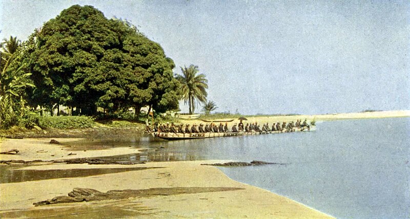 Datei:Kriegskanoe der Batanganeger Batanga Kamerun.jpg