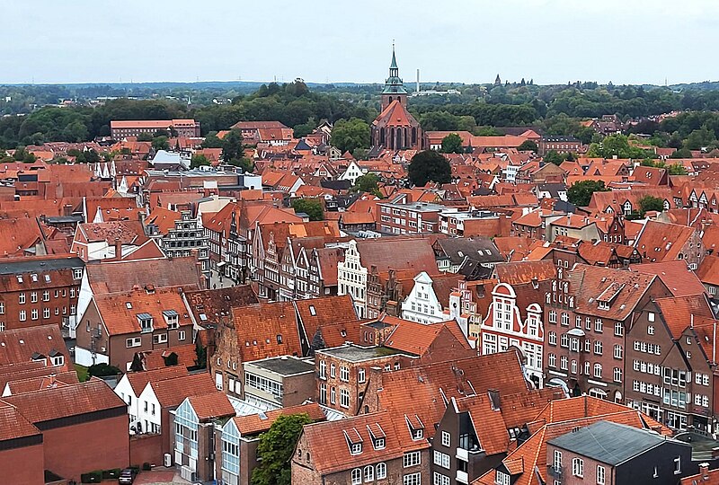 Datei:Blick vom Wasserturm auf die Innenstadt.jpg