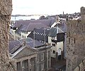 Blick von Caernarfon Castle auf den Ort