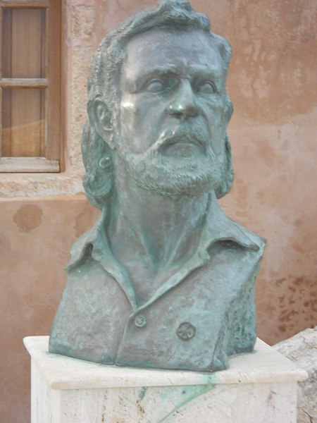 Datei:Giannis Ritsos Bust.jpg