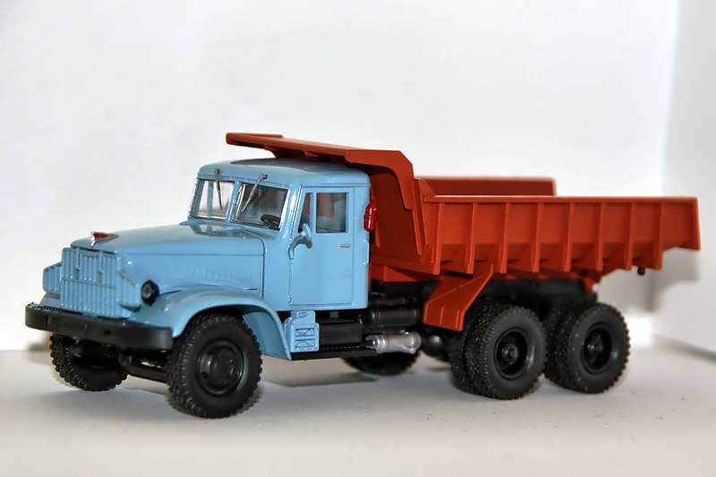 Datei:KrAZ-222B Fahrerseite.jpg