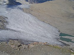 Blick vom Gipfel der Schesaplana über den Brandner Gletscher zur Mannheimer Hütte am 13. August 2003