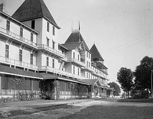 Lake Park Hotel, Tonka Bay.jpg