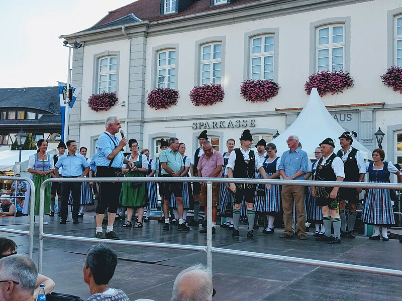 Datei:Dirmstein-Bierfest 20180803.jpg