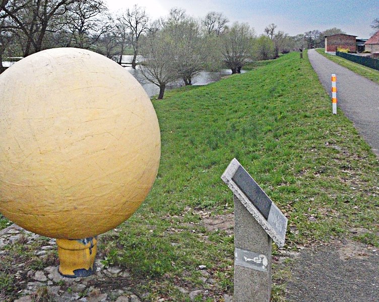 Datei:Planetenlehrpfad-Ranies.jpg