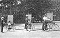 Arithmetisches Damenradrennen, 1897; solche Wettbewerbe gab es auch für Männer