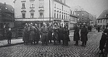 Soldatenräte auf der Schulstraßenbrücke im Neuen Weg, November 1918