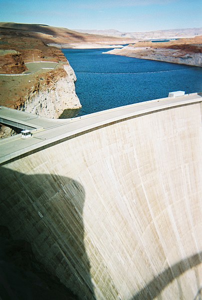 Datei:Lake Mead.Staudamm 2.jpg