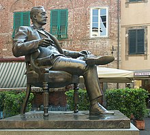 Das Puccini-Denkmal in Lucca, erschaffen von Vito Tongiani