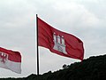 Flagge Hamburgs am Deutschen Eck